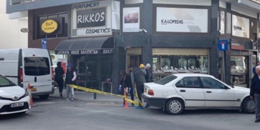 EKTAKTO: Ληστεία σε χρυσοχοείο στη Λάρνακα (pics)