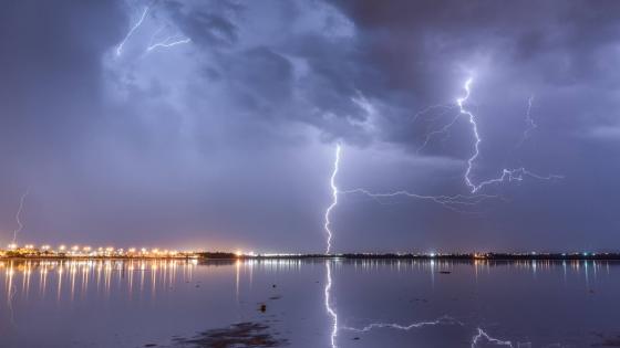 Για ισχυρές καταιγίδες προειδοποιεί η Μετεωρολογική Υπηρεσία