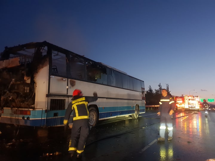 Λάρνακα: Φωτιά σε εν κινήσει λεωφορείο με φοιτητές