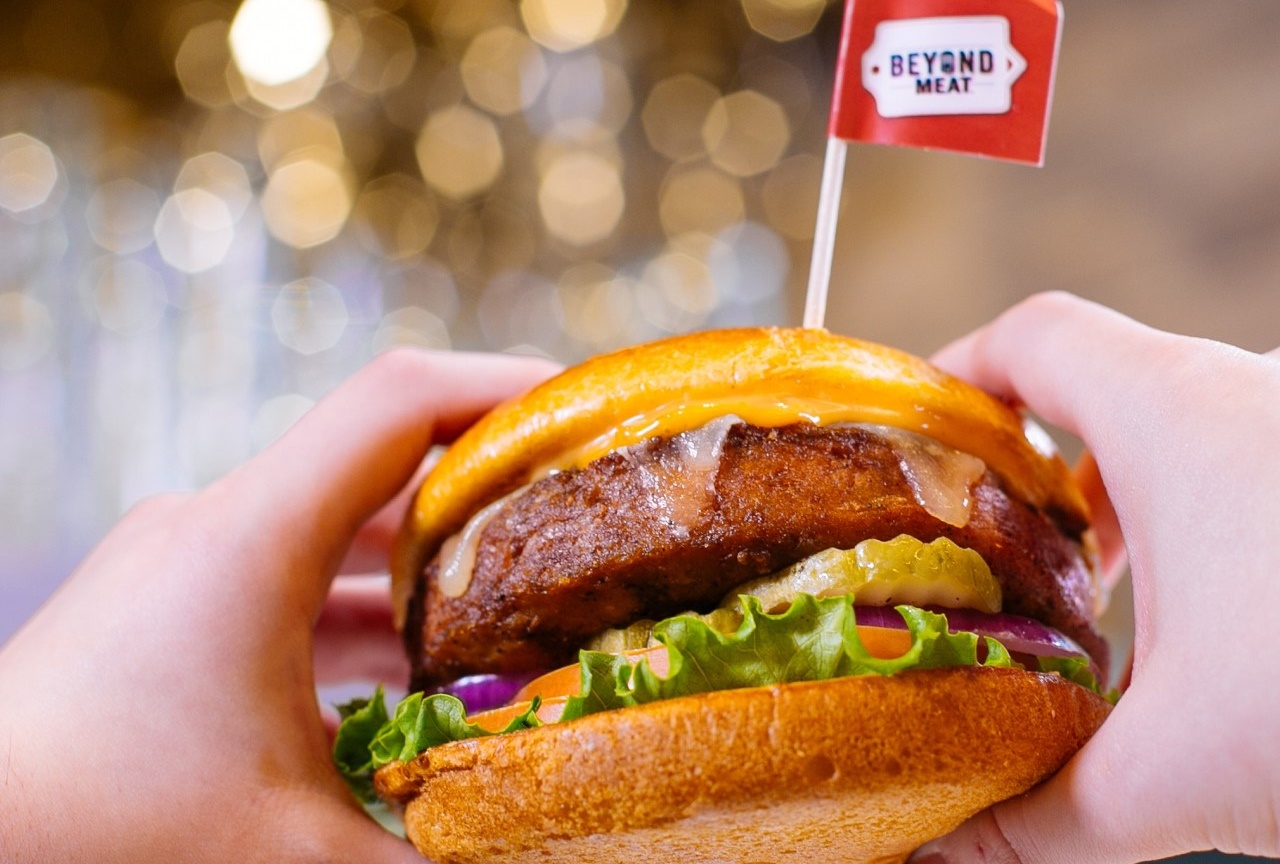 Ήρθε το vegan burger που έχει γεύση και όψη του βοδινού burger