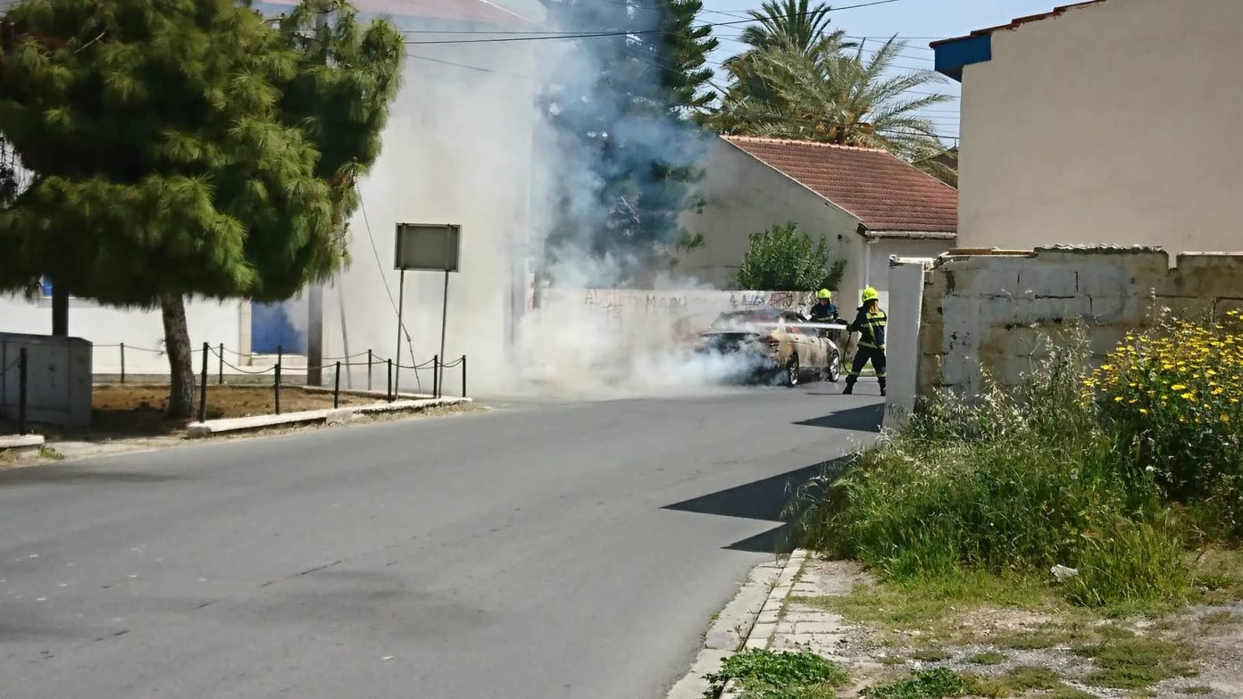 Φωτιά σε όχημα στη συνοικία του Άη Γιάννη στη Λάρνακα