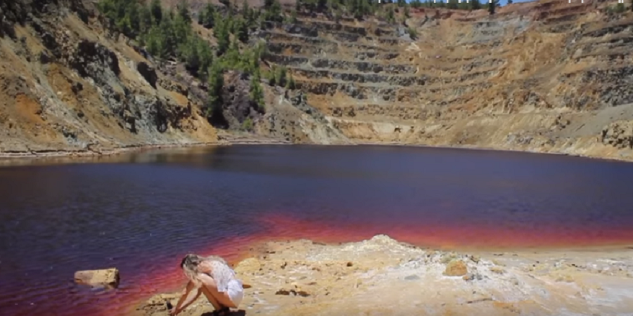 Κόκκινη λίμνη: Η γυναίκα του βίντεο δίνει εξηγήσεις για τη βαλίτσα