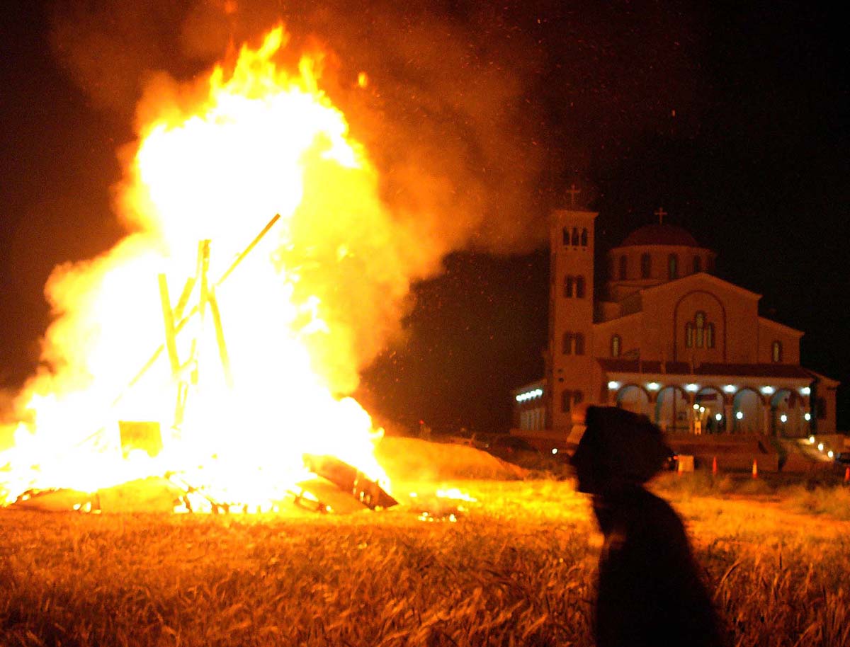 Με… όρους η λαμπρατζιά στη Λάρνακα