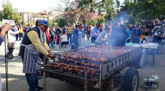 Δευτέρα του Πάσχα πάμε Λεύκαρα, δωρεάν σούβλα και κρασί