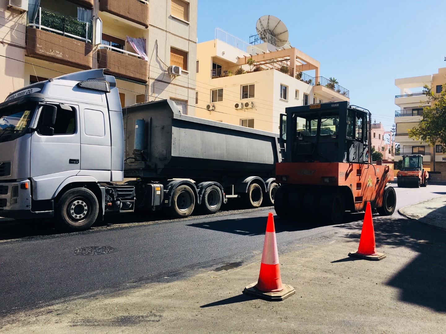 Ο Δήμος Λάρνακας αρχίζει τη συντήρηση του οδοστρώματος σε Λεωφόρους