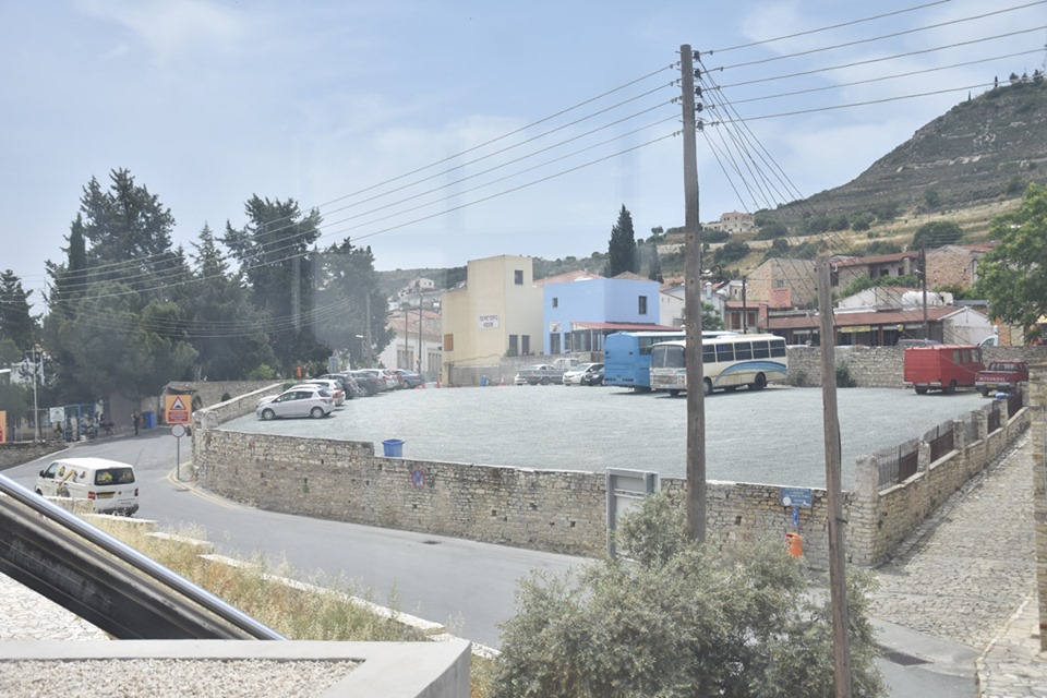 Επιτέλους χώρος στάθμευσης στα Λεύκαρα