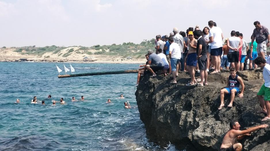 Το παράξενο έθιμο του Κατακλυσμού που αναβίωσε στην Ξυλοφάγου (ΒΙΝΤΕΟ&ΦΩΤΟ)