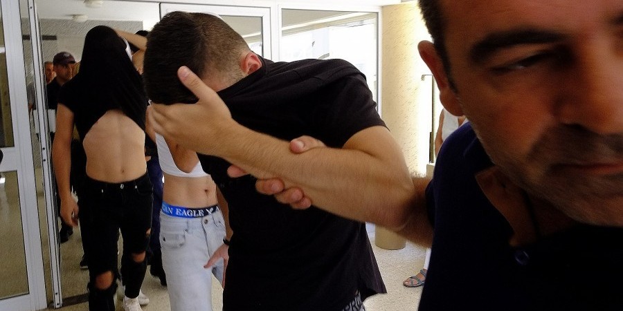 Ομαδικός βιασμός: Τεκμήρια&βίντεο «μίλησαν» – Ενώπιον Δικαστηρίου οι ύποπτοι