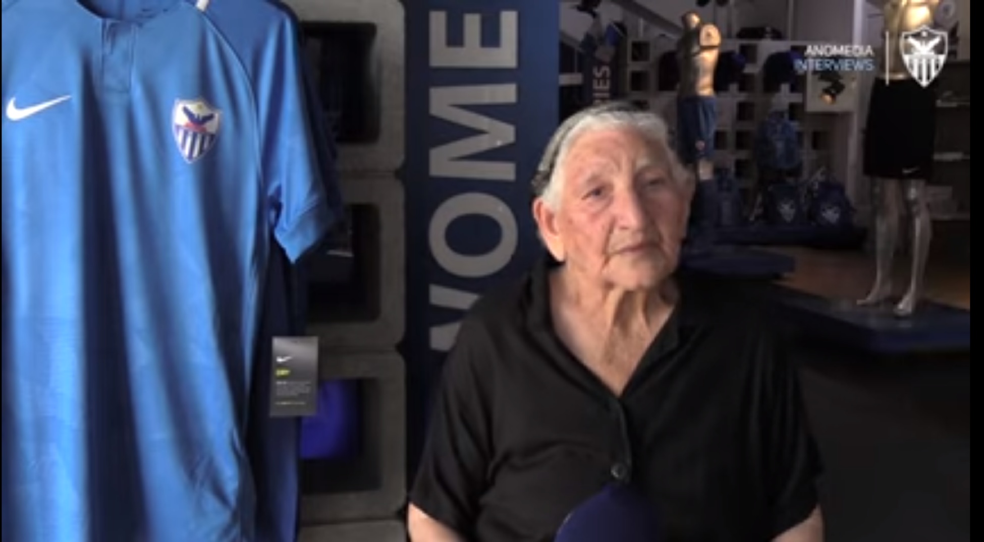 VIRAL: Η γιαγια Σταυρούλα αγοράζει 5 διαρκείας για να τα δωρίσει σε άπορα παιδιά! (βίντεο)