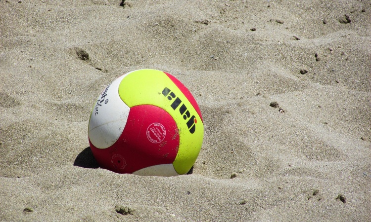 ΛΑΡΝΑΚΑ :Τουρνουά Beach Volley εις μνήμη των πεσόντων της ΕΜΑΚ