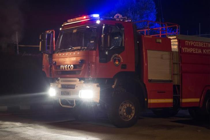 Στάκτη έγιναν δύο οχήματα στο Κάβο Γκρέκο