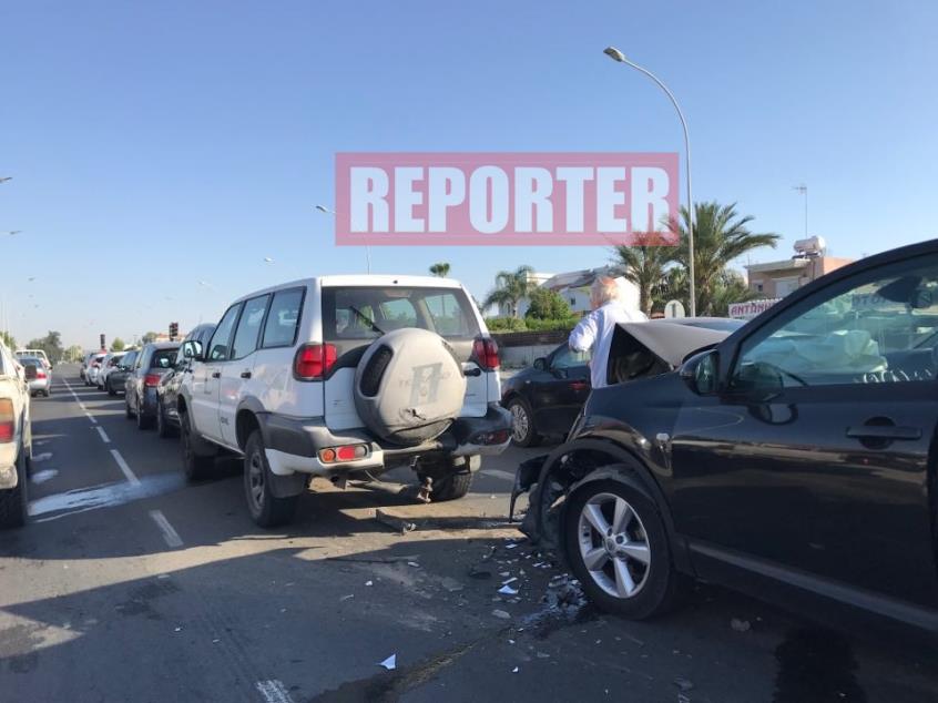 Καραμπόλα με τέσσερα οχήματα στη Λάρνακα-Κυκλοφοριακό κομφούζιο (pics)