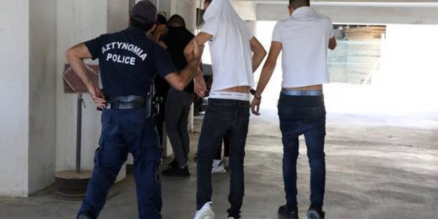 Ομαδικός βιασμός: Έξι μέρες κράτηση στους επτά υπόπτους (video)