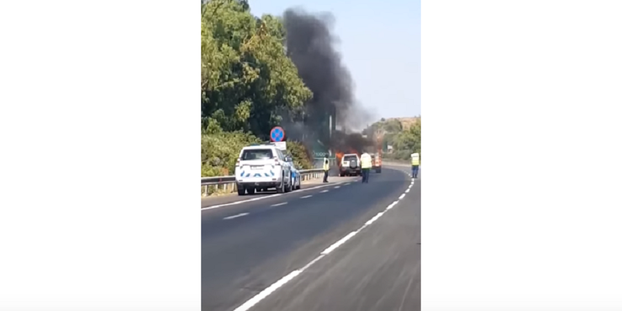 ΒΙΝΤΕΟ – Πυρκαγιά σε όχημα στον αυτοκινητόδρομο Λάρνακας-Λευκωσίας