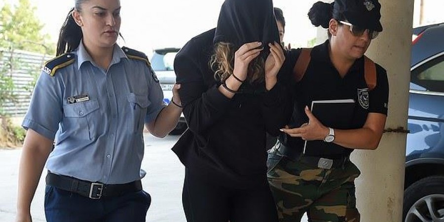 Με τρεις συνηγόρους υπεράσπισης στο Δικαστήριο η 19χρονη Βρετανίδα
