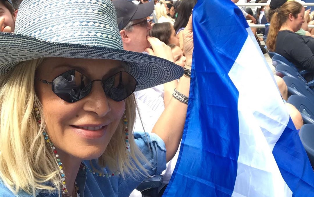 Άννα Βίσση: Έβγαλε ελληνική σημαία σε αγώνα του Τσιτσιπά και της έκαναν παρατήρηση (pic)