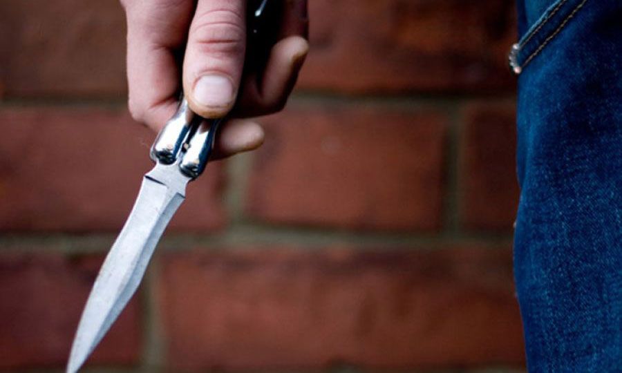 Χειροπέδες σε τρία πρόσωπα για τα μαχαιρώματα στην Αγία Νάπα