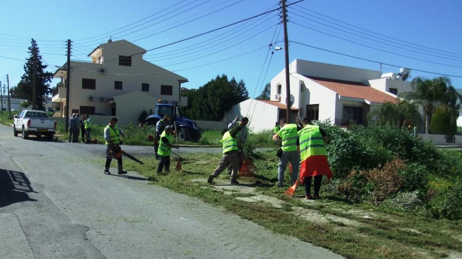 Το Τμήμα Καθαριότητας του Δήμου Λάρνακας καθαρίζει τις Λεωφόρους της πόλης