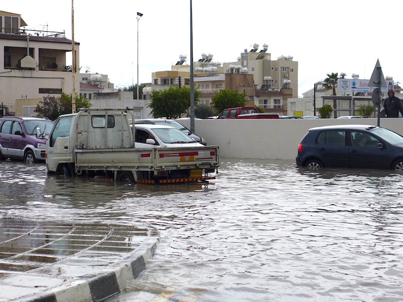 Χρειάζονται τεχνικές λύσεις για αντιμετώπιση των πλημμυρών στις Καμάρες Λάρνακας