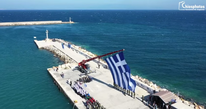 Βίντεο με την έπαρση γιγάντιας ελληνικής σημαίας