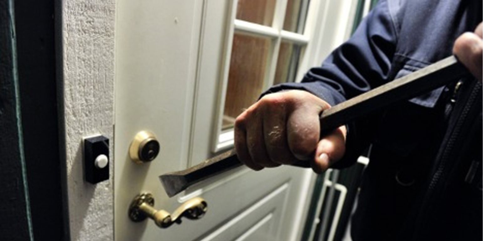 Άγνωστοι έκλεψαν από οικία στην Αθηένου 1.100 ευρώ