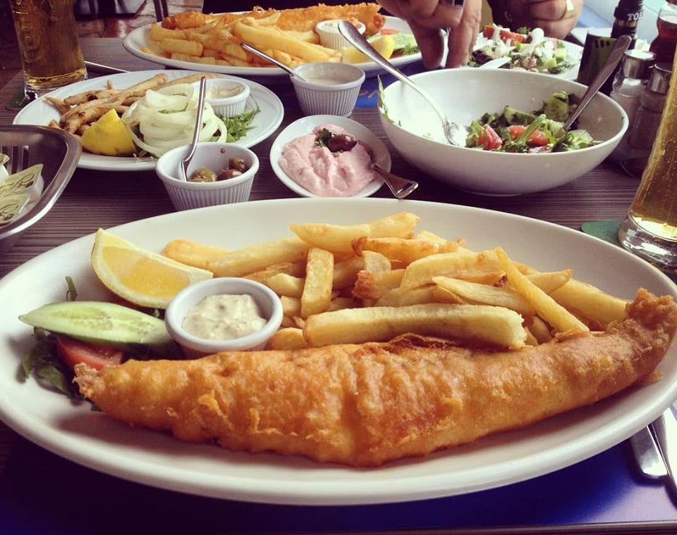 To παραδοσιακό βρετανικό fish&chips βρήκε στέγη στο FishChick Island στην Ορόκλινη