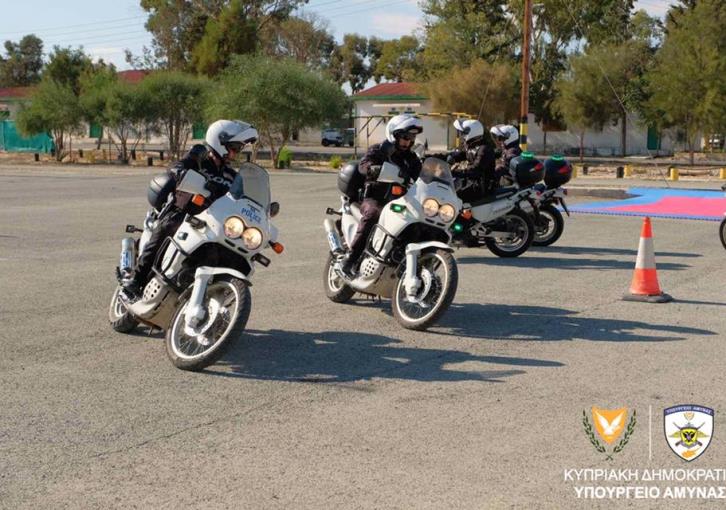 Η εντυπωσιακή επίδειξη εκπαίδευσης των στρατονόμων (εικόνες)