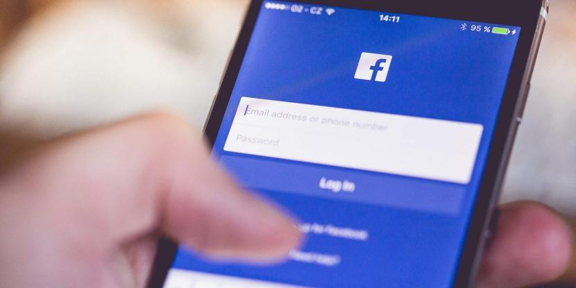 Το Facebook… σας παρακολουθεί-Ξαφνικά ενεργοποιεί τις κάμερες σε κινητά