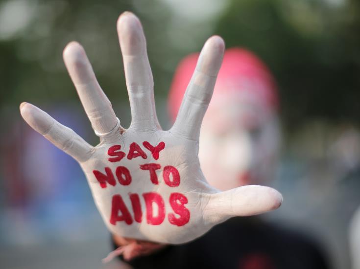 Στο μισό μειώθηκαν οι θάνατοι από AIDS ανά εκατομμύριο πληθυσμού στην ΕΕ από το 2002