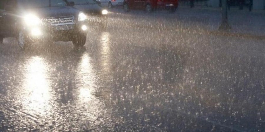 Πτώσεις δέντρων, κατολισθήσεις και ομίχλη στο οδικό δίκτυο λόγω κακοκαιρίας