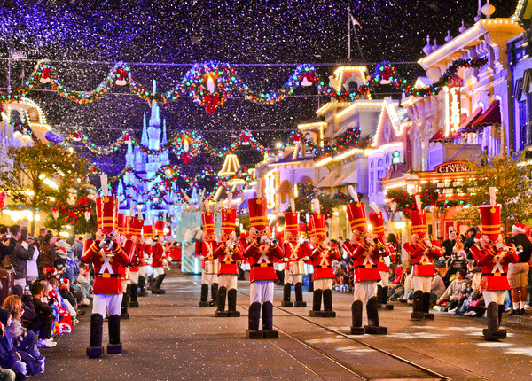 To Σάββατο ,14 Δεκεμβρίου, η μεγάλη Χριστουγεννιάτικη παρέλαση της πόλης