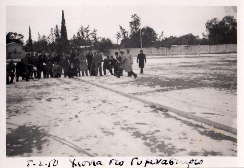ΧΙΟΝΙΑ ΣΤΗ ΛΑΡΝΑΚΑ ΤΟΥ 1950 (ΦΩΤΟ)