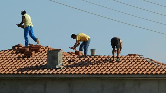 ΛΑΡΝΑΚΑ :Χειροπέδες σε 25 παράνομους εργάτες σε ανεγειρόμενη οικοδομή