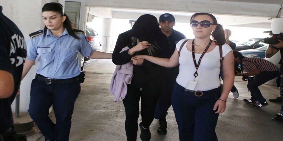 ΤΩΡΑ: Ένοχη η 19χρονη Βρετανίδα για τα περί ομαδικού βιασμού της στην Αγία Νάπα