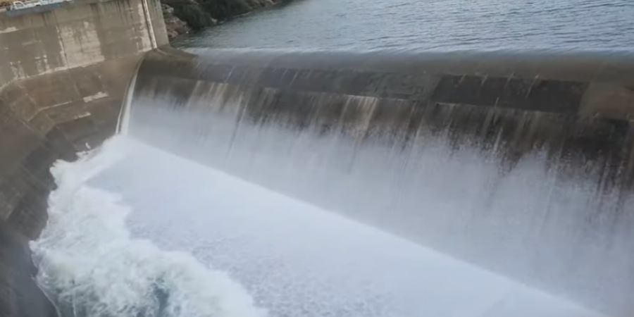 Μαγικές εικόνες από το υπερχειλισμένο φράγμα του Κούρη (vids)