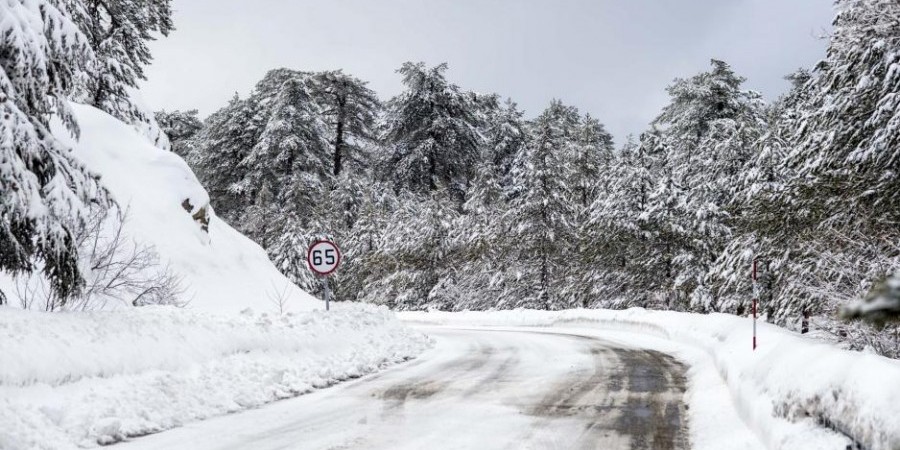Μόνο με αλυσίδες η διακίνηση στο Τρόοδος–Προβλήματα στο οδικό δίκτυο