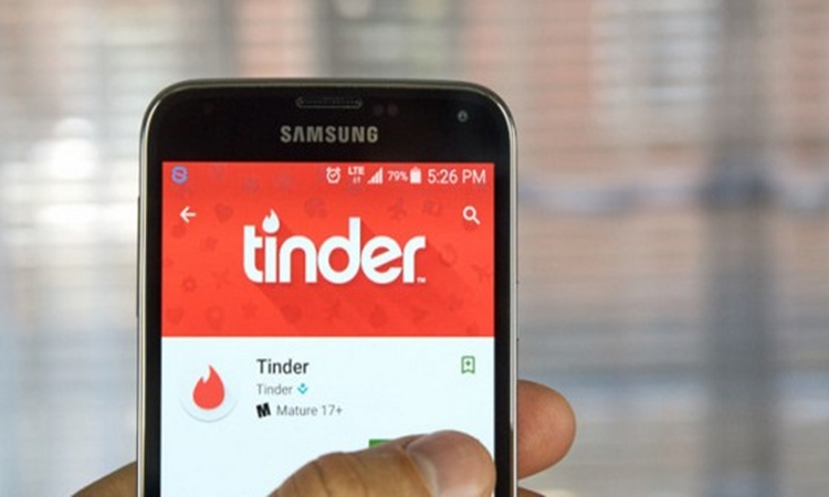 Το Tinder προσθέτει «κουμπί πανικού» στην εφαρμογή για όσους νιώθουν ανασφαλείς σε ένα ραντεβού