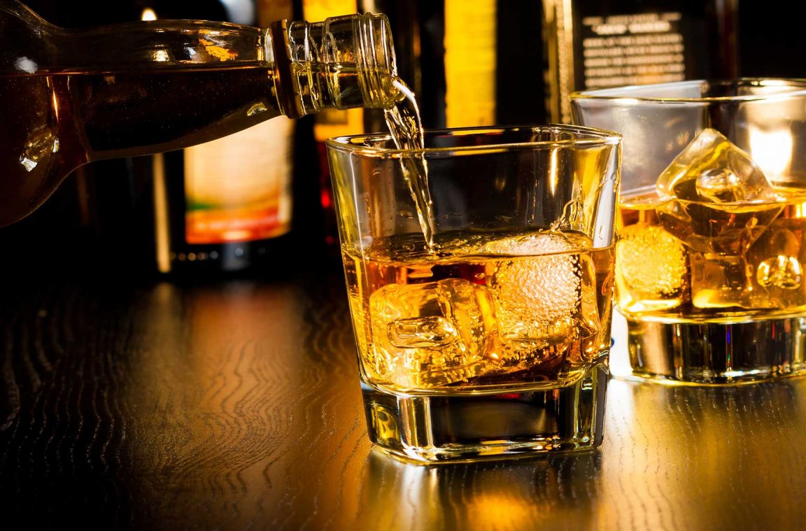 Έρχονται βαριά πρόστιμα για κατανάλωση αλκοόλ σε δημόσιους χώρους στην Κύπρο