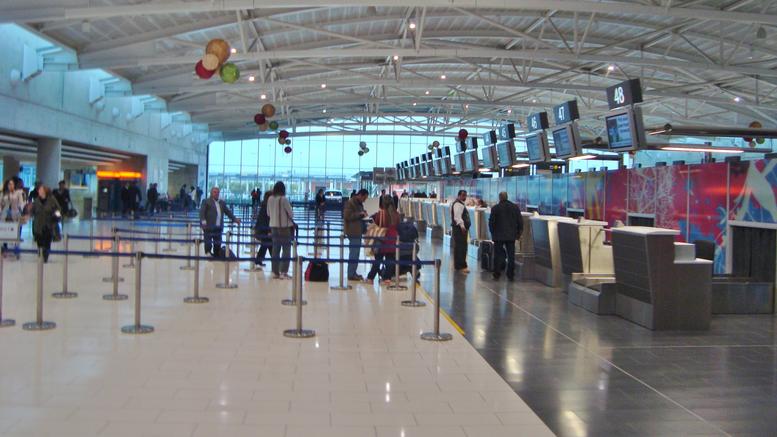 ΛΑΡΝΑΚΑ: Συνέλαβαν 33χρονο στο αεροδρόμιο μετά από Ευρωπαϊκό Ένταλμα Σύλληψης