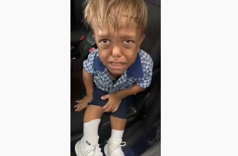 «Θέλω να πεθάνω»: Μητέρα αγοριού με νανισμό δημοσιεύει συγκλονιστικό βίντεο για να δείξει τις συνέπειες του bullying