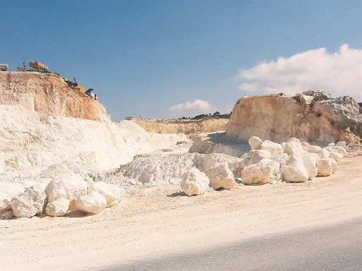 Ανοίγουν οι πόρτες για νέα λατομεία και σκυροθραυστικές μονάδες στην περιοχή Λευκάρων