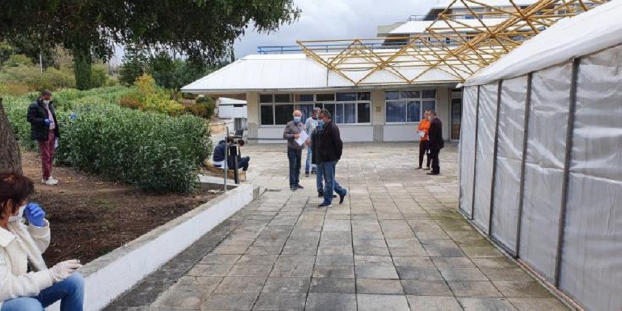 Κορωνοϊος: Στη Μονάδα Εντατικής Θεραπείας δύο επιβεβαιωμένα κρούσματα