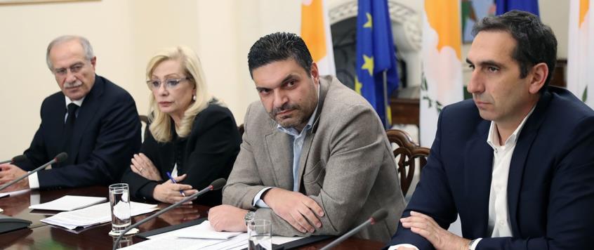 Δίνει προθεσμία τρεις μέρες και κλείνει τα αεροδρόμια σε 28 χώρες η Κυβέρνηση