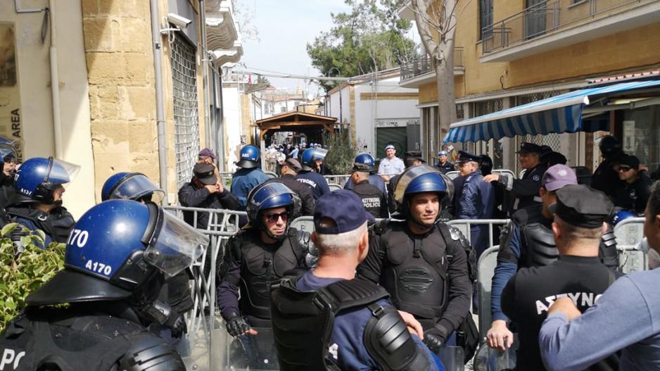 Σαφείς οδηγίες προς τους αστυνομικούς να μην σπάσει ο κλοιός (ΒΙΝΤΕΟ&ΦΩΤΟ)