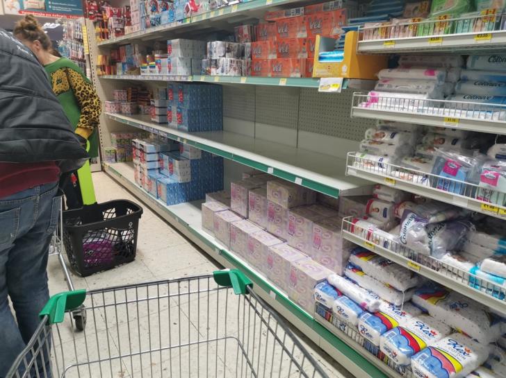 Αυξημένη η κίνηση στις υπεραγορές φέρνει ο κορωνοϊός