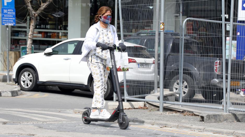 Από τις 18:00 μόνο με ταυτότητα ή διαβατήριο η κυκλοφορία στους δρόμους