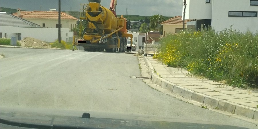 Καταγγελία για σκυροδετήσεις στη Λάρνακα παρά τα περιοριστικά μέτεα (ΦΩΤΟ)