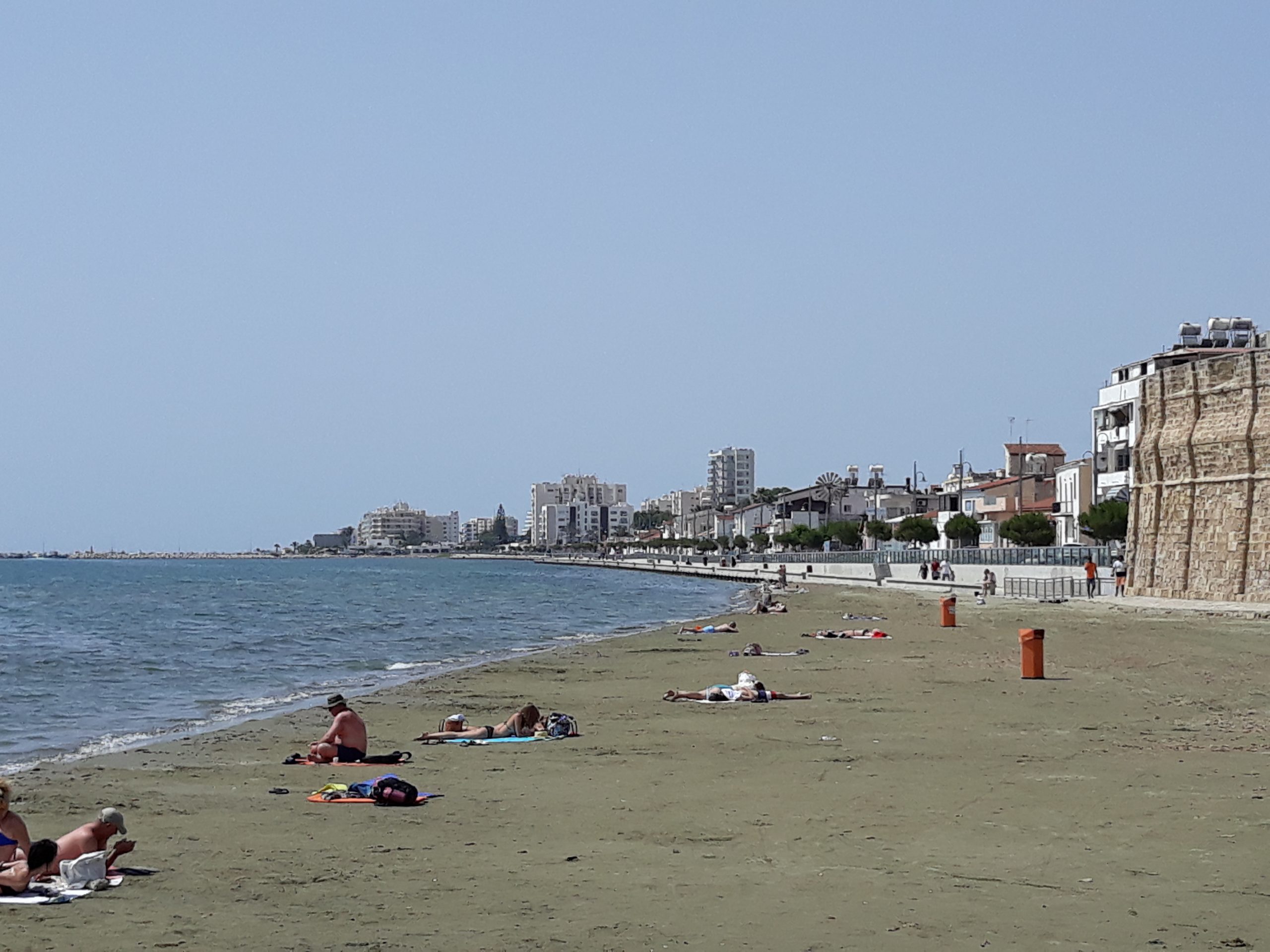 Θολό τοπίο για ξενοδοχεία και ρυθμίσεις σε παραλίες