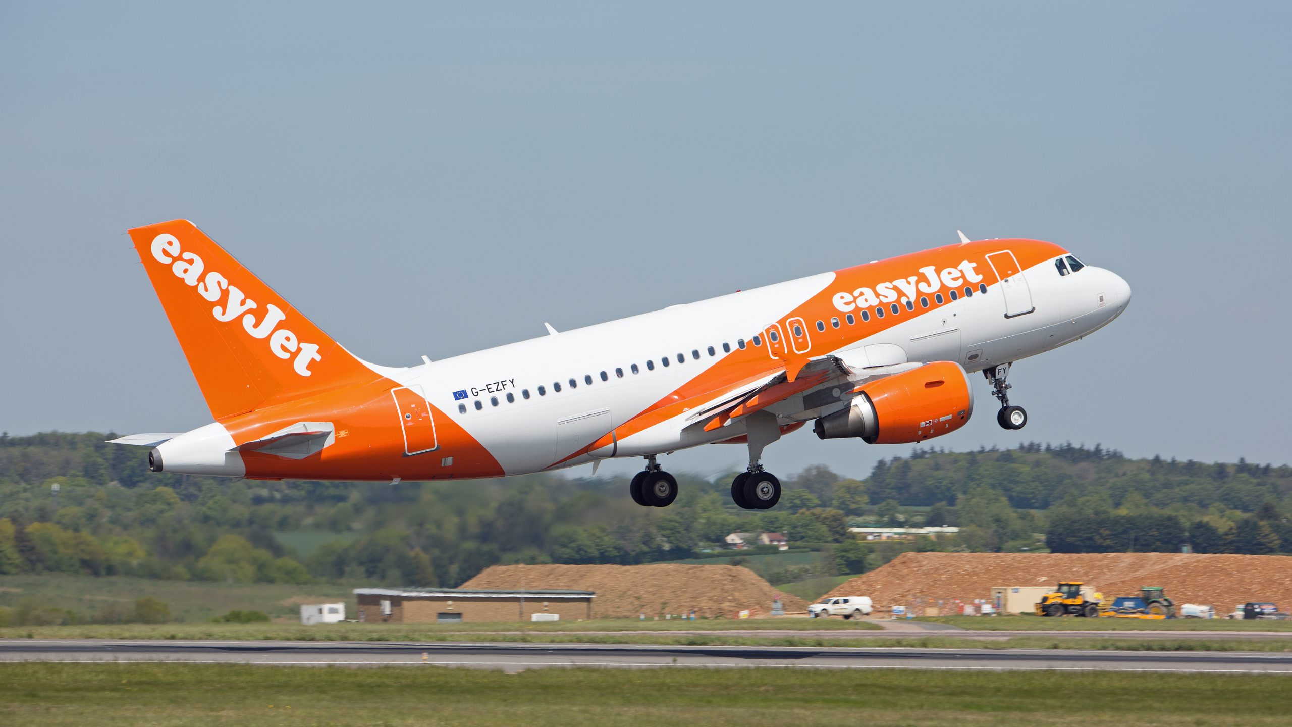 EasyJet-G-EZFY_15MAY19_LTN.jpg-7-3-mb