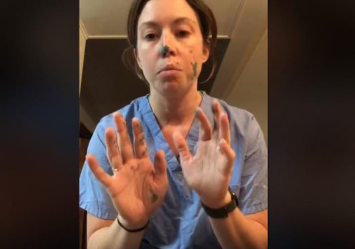 Μια νοσοκόμα δείχνει πώς κάποιος μεταφέρει τα μικρόβια στο σούπερ μάρκετ, παρότι φοράει γάντια (βίντεο)